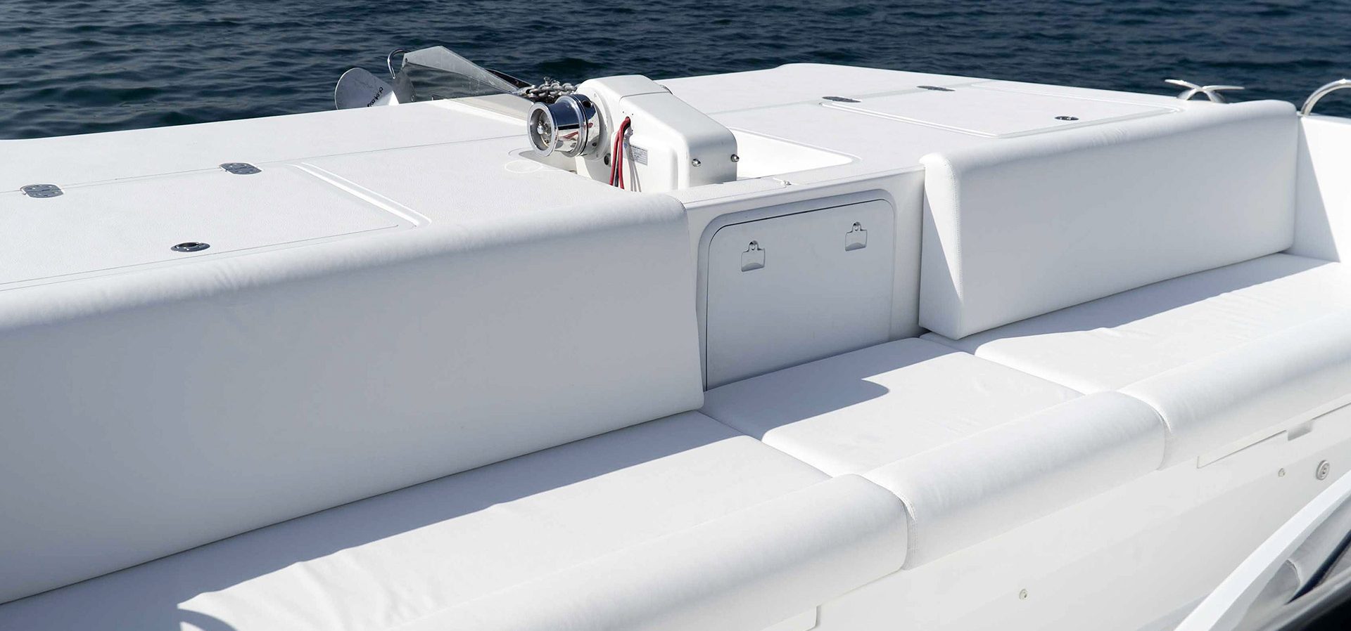 SilverCat 40 LUX - Bow Seating Area